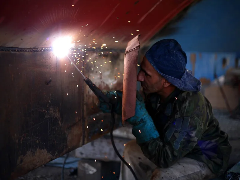 Industry: five checks before you sign a foreign worker